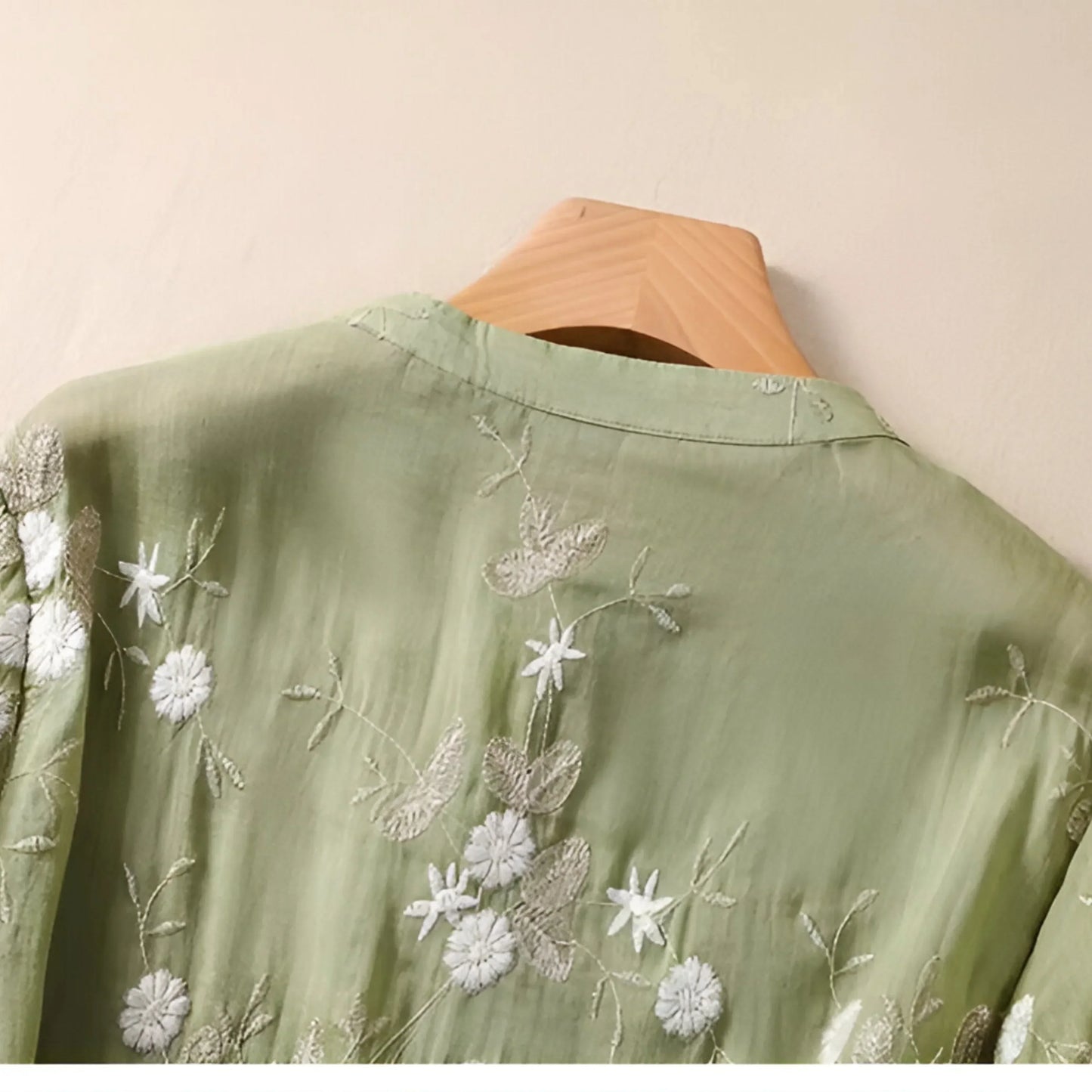 Mila™ | Bomuldstop med broderede blomster